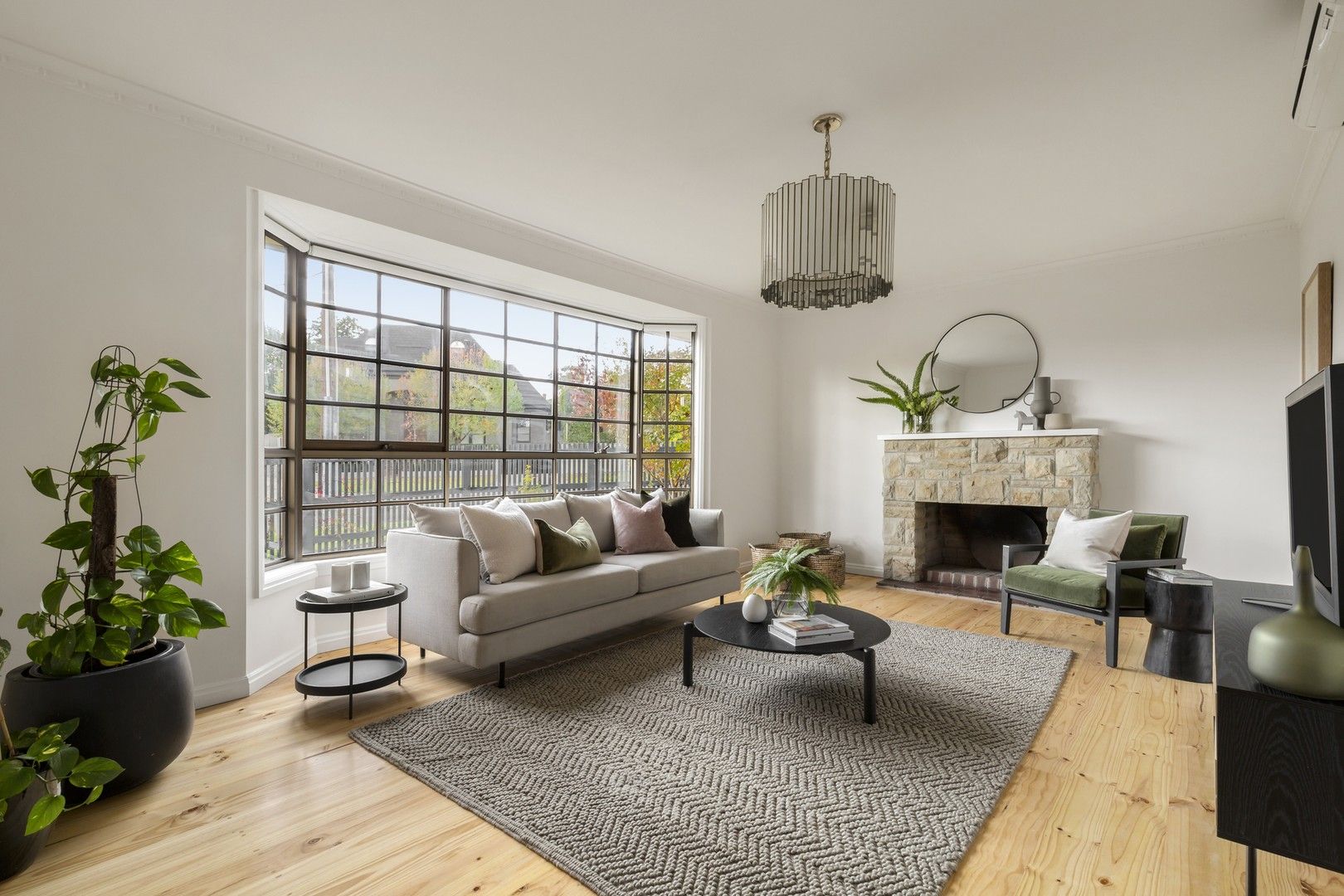 3 bedrooms House in 19 Dryden Street CANTERBURY VIC, 3126