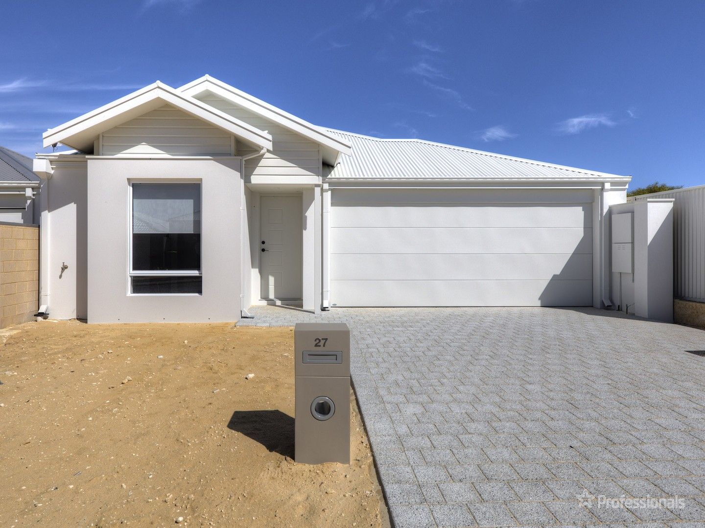 4 bedrooms House in 27 Sandpatch Parkway EGLINTON WA, 6034