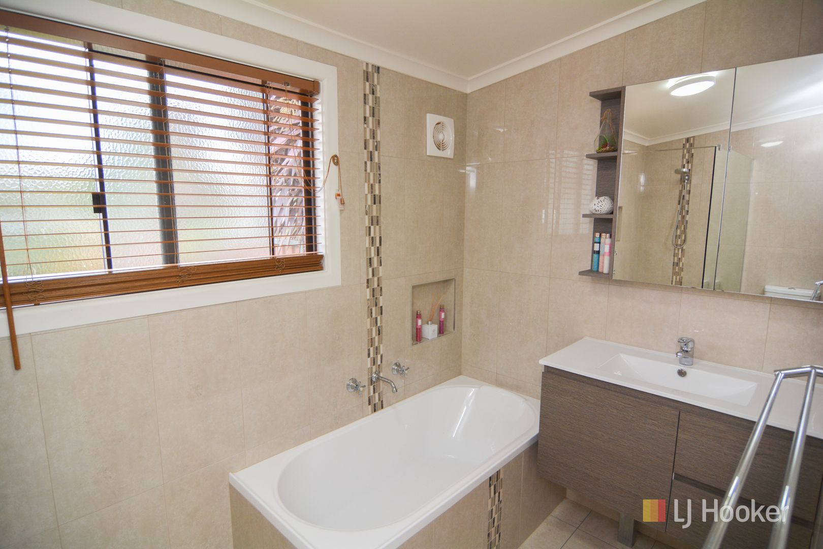 17 Clarice Street, Lithgow NSW 2790, Image 2
