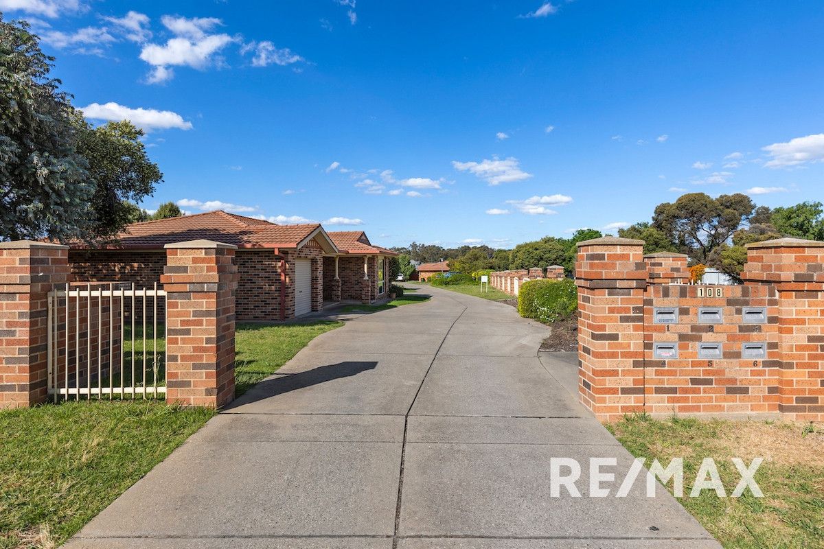 2/108 Undurra Drive, Glenfield Park NSW 2650, Image 0