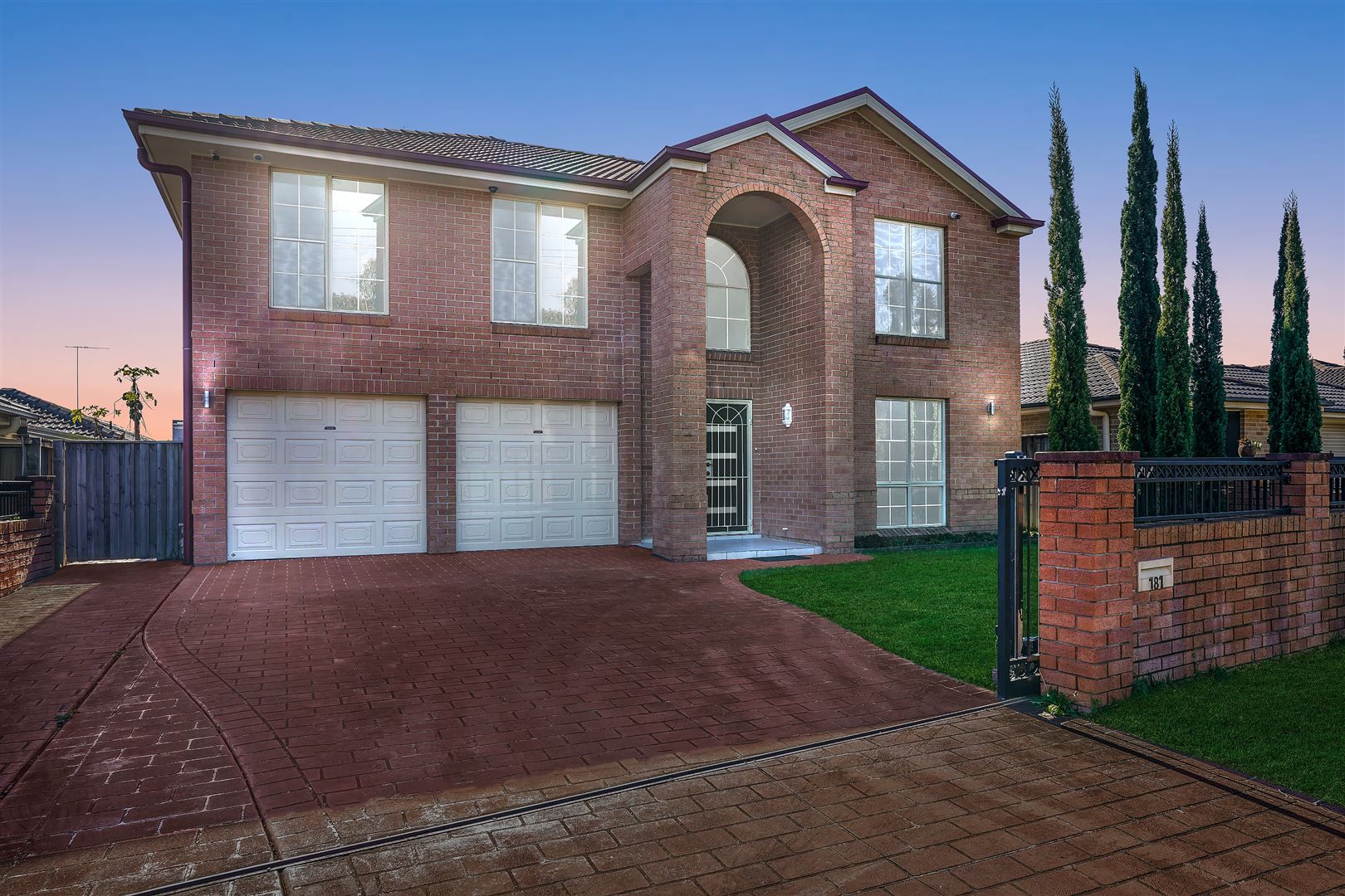 4 bedrooms House in 181 Doonside Crescent WOODCROFT NSW, 2767