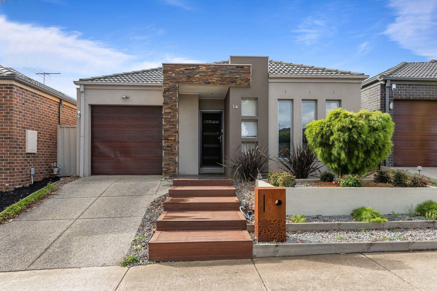 3 bedrooms House in 14 Barrington Circuit CAROLINE SPRINGS VIC, 3023
