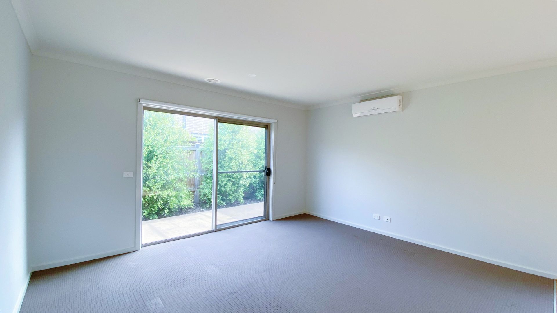 61 Evesham Drive, Point Cook VIC 3030, Image 2