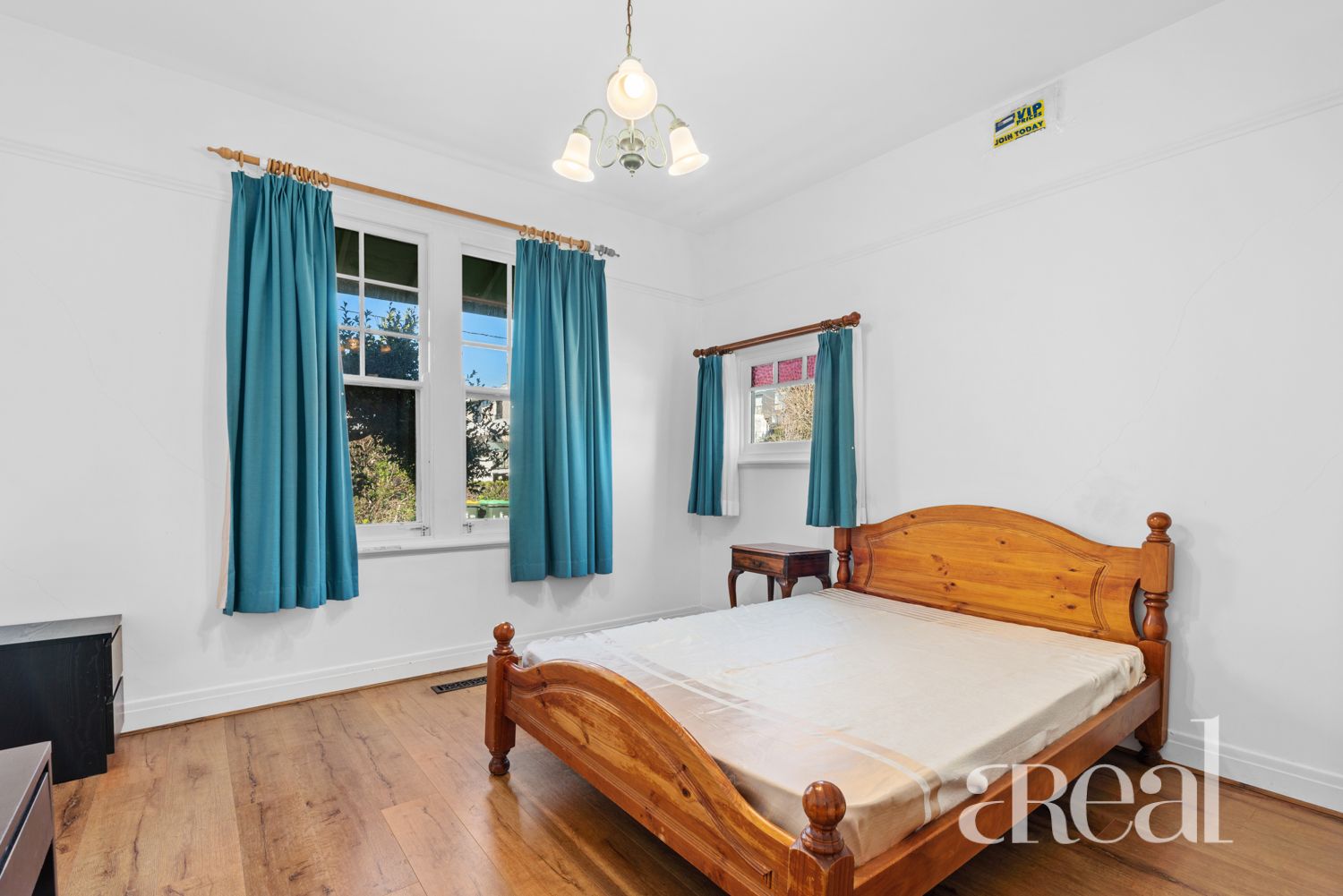 5 bedrooms House in 2/104 Carrington Road BOX HILL VIC, 3128