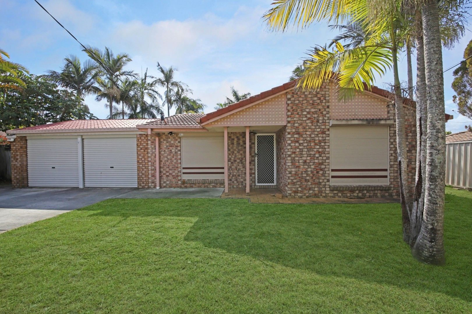 4 bedrooms House in 13 Lochore Court CRESTMEAD QLD, 4132