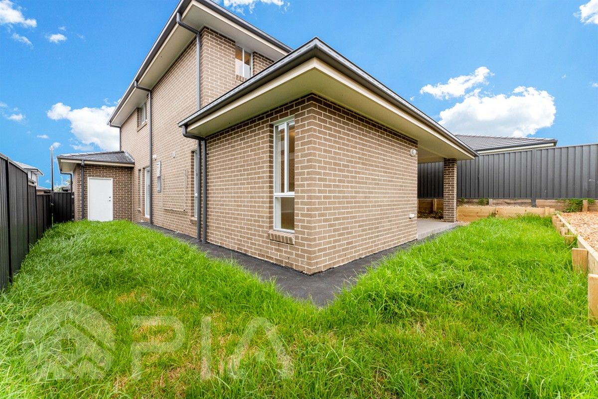 4 bedrooms House in 3 Titania Street RIVERSTONE NSW, 2765