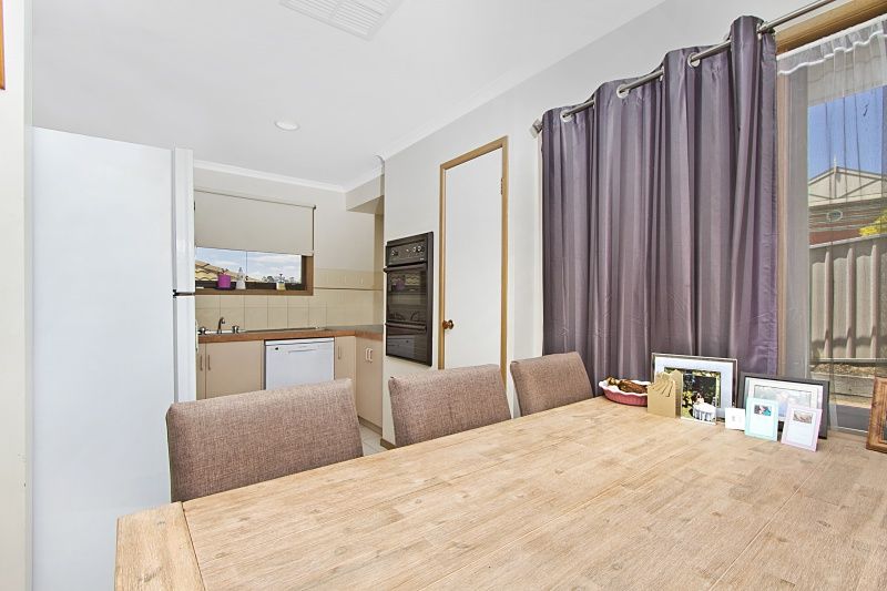 2/13 Proud Terrace, Flora Hill VIC 3550, Image 1