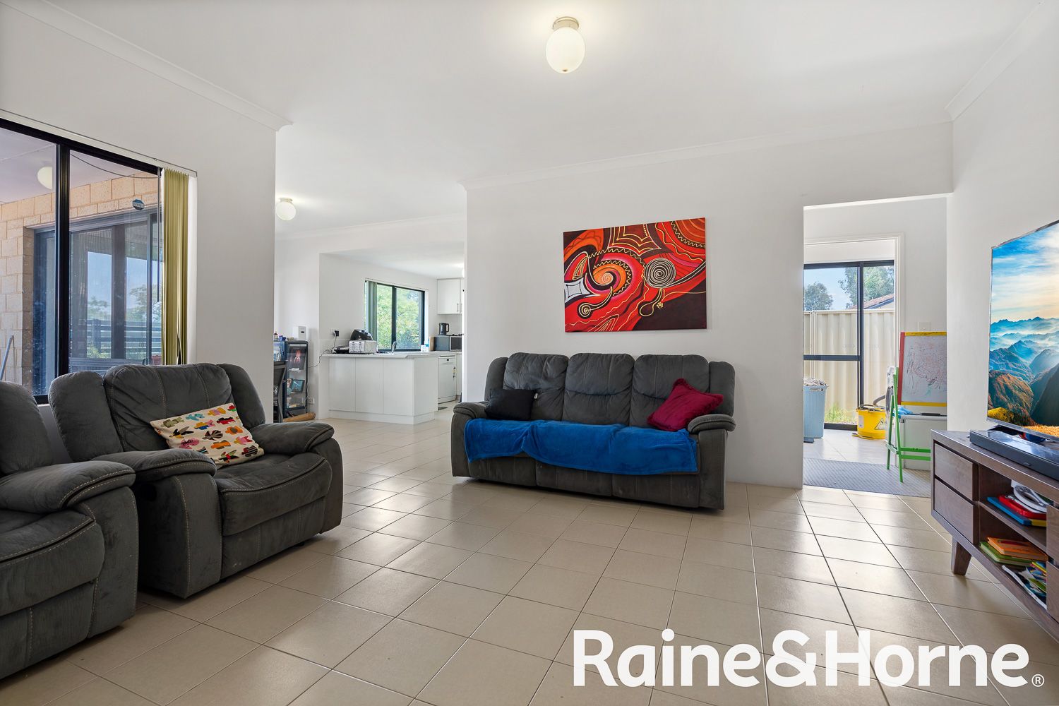 3 bedrooms Apartment / Unit / Flat in 2 Thistle Way EAST CANNINGTON WA, 6107