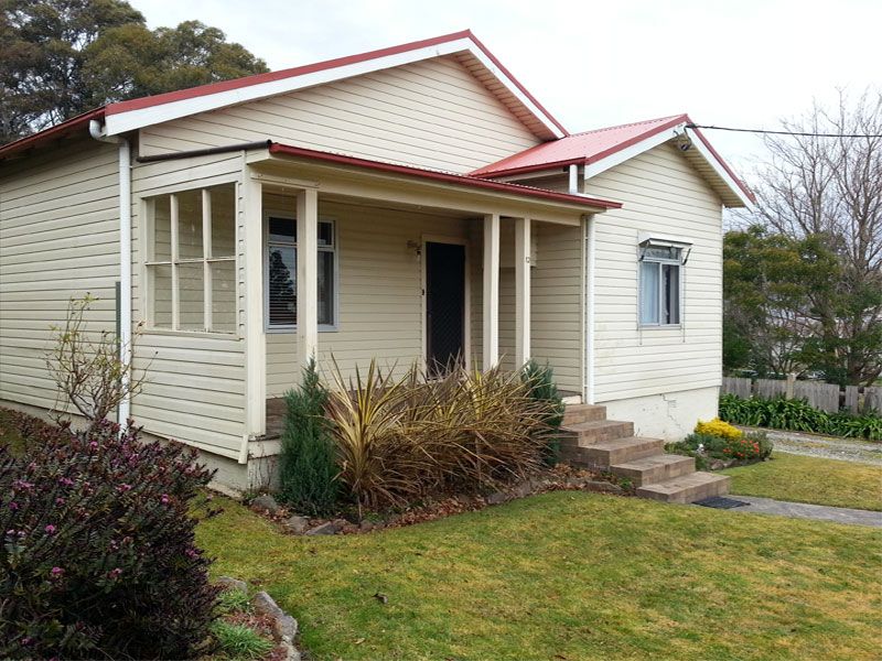 12 Bellevue Avenue, Moss Vale NSW 2577, Image 1