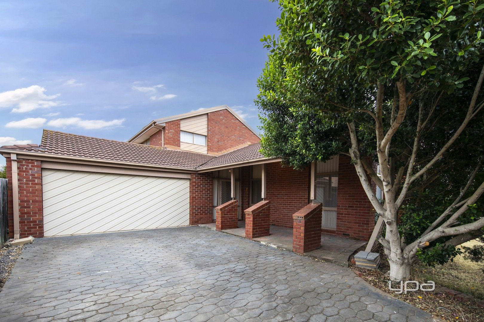 4 bedrooms House in 12 Brennan Court SYDENHAM VIC, 3037
