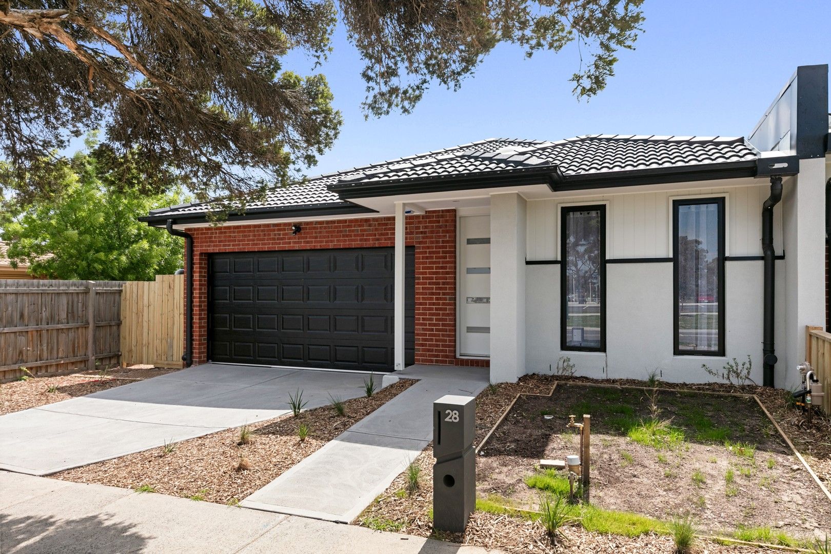3 bedrooms House in 28 Dianne Avenue CRAIGIEBURN VIC, 3064