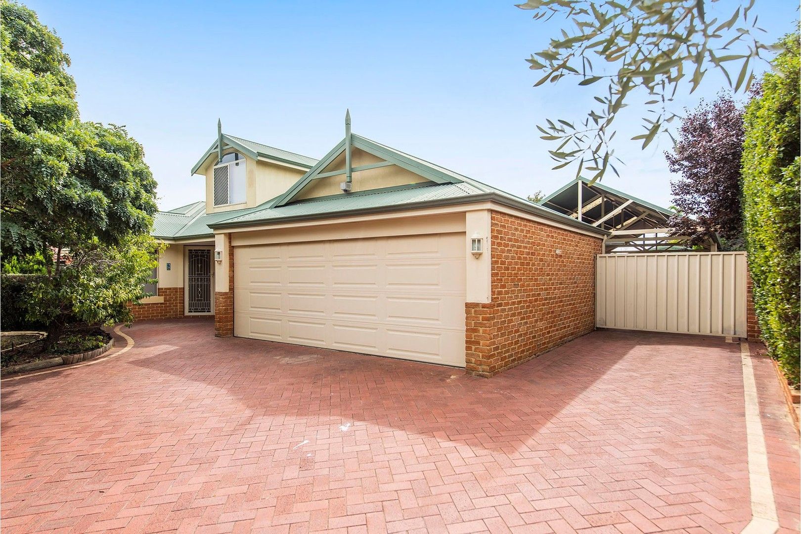 5 bedrooms House in 6 Lakeside Drive HELENA VALLEY WA, 6056