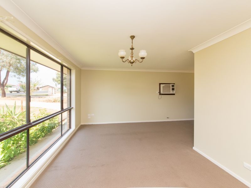 9 Bass Place, Dubbo NSW 2830, Image 2