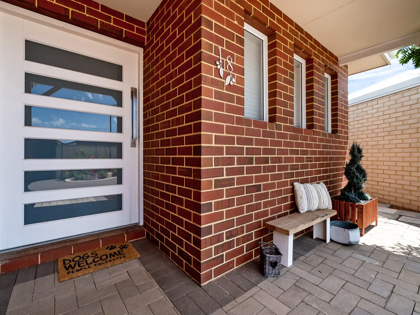 Spacious Family Living with Flexible Design -  Five Bedrooms of Comfort - Vista 3