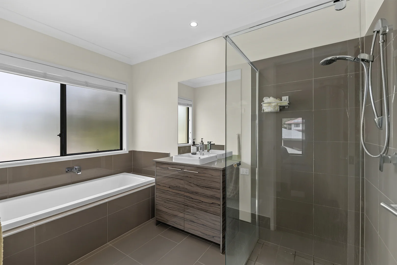 Additional image 13 of 6 Scholard Crescent, Bridgeman Downs QLD 4035