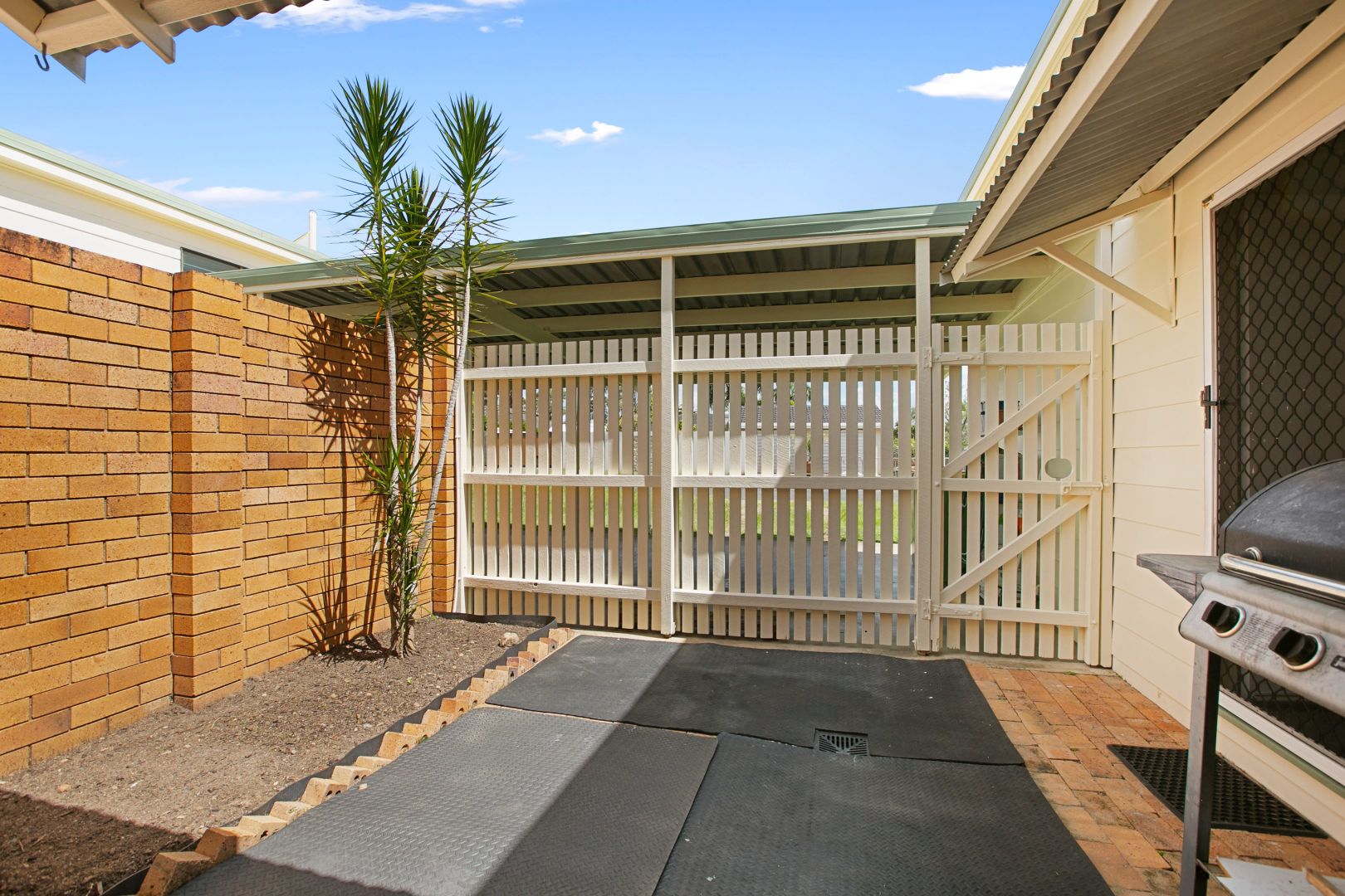 1/3A and 2/3A Williams Lane, Southside QLD 4570, Image 1