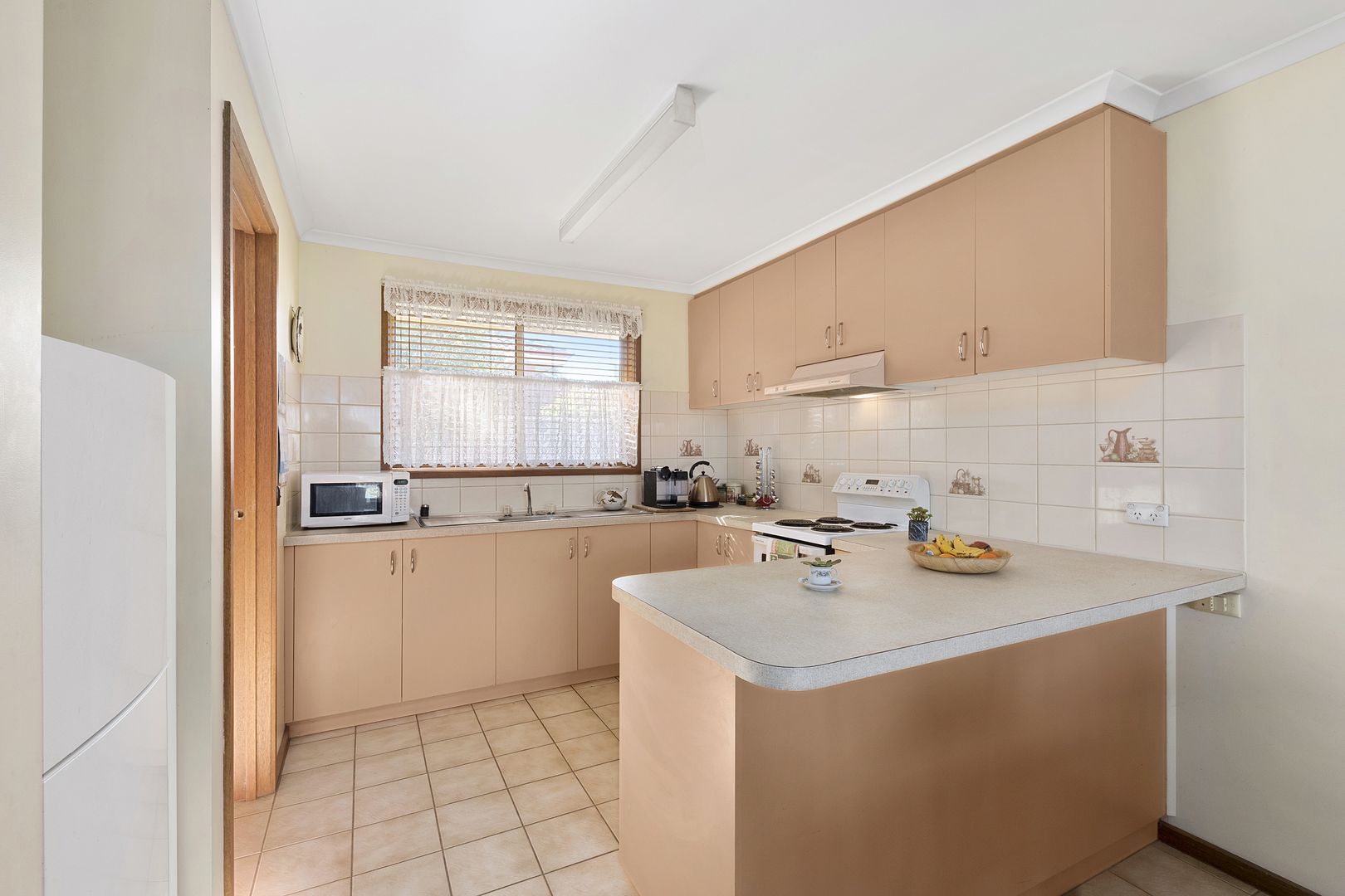 2/15 Ellimata Court, Strathdale VIC 3550, Image 2