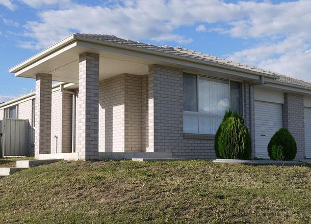 1 Lake Place, North Tamworth NSW 2340