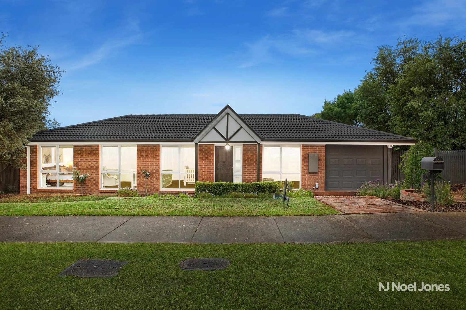 3 bedrooms House in 19 Lehmann Place CROYDON HILLS VIC, 3136