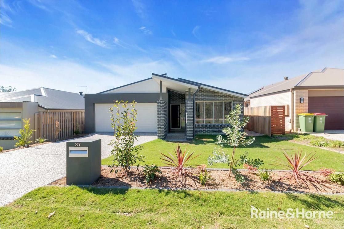 4 bedrooms House in 37 Golden Wattle Avenue MOUNT COTTON QLD, 4165
