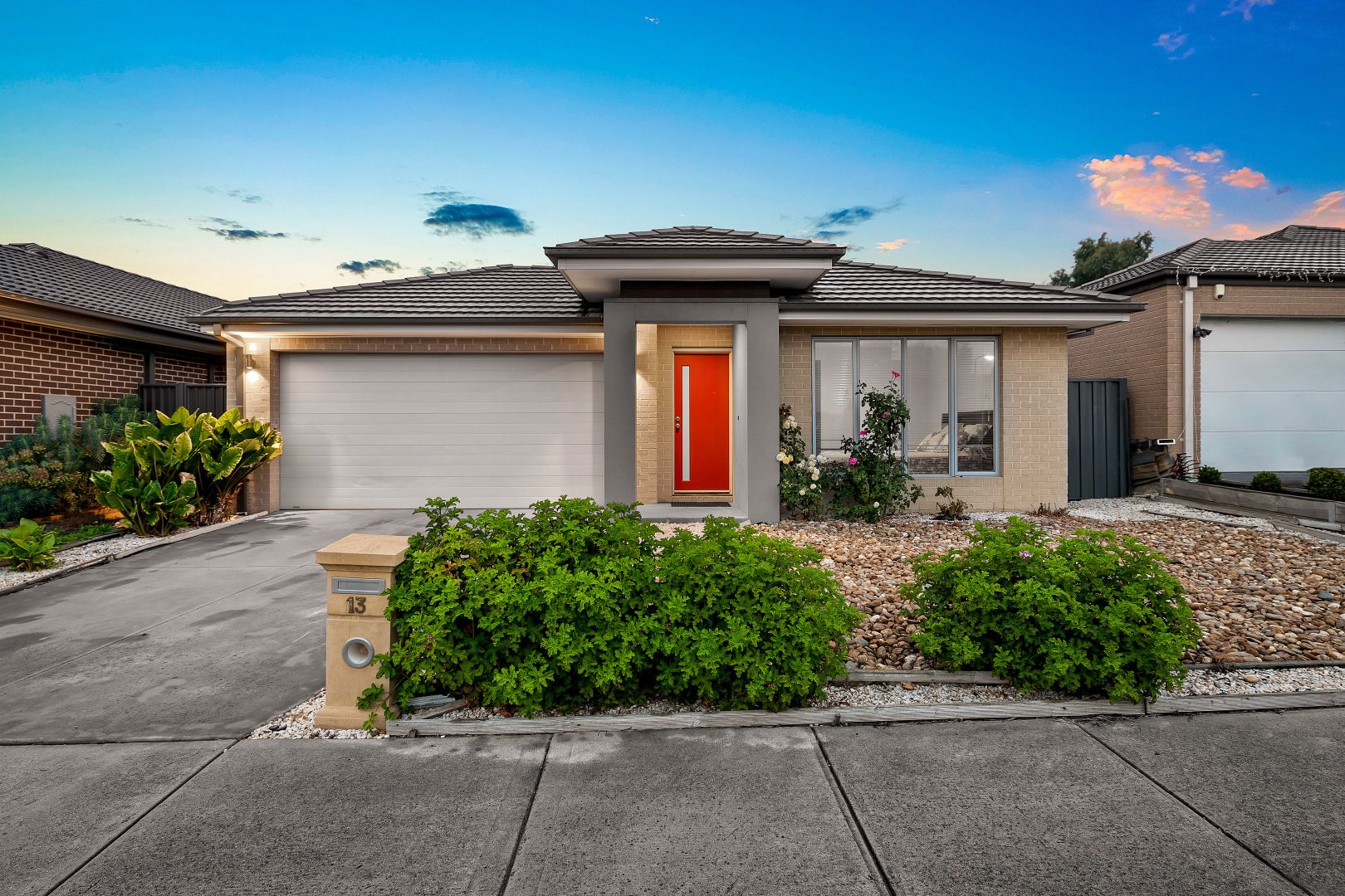 13 Bellsquarry Avenue, Cranbourne East Property History & Address