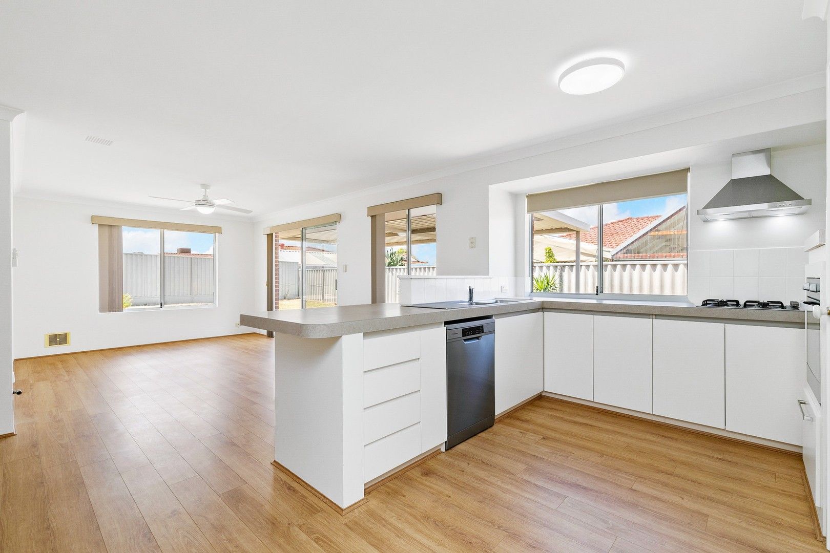 4 bedrooms House in 24 Rawlinna Heights BALLAJURA WA, 6066