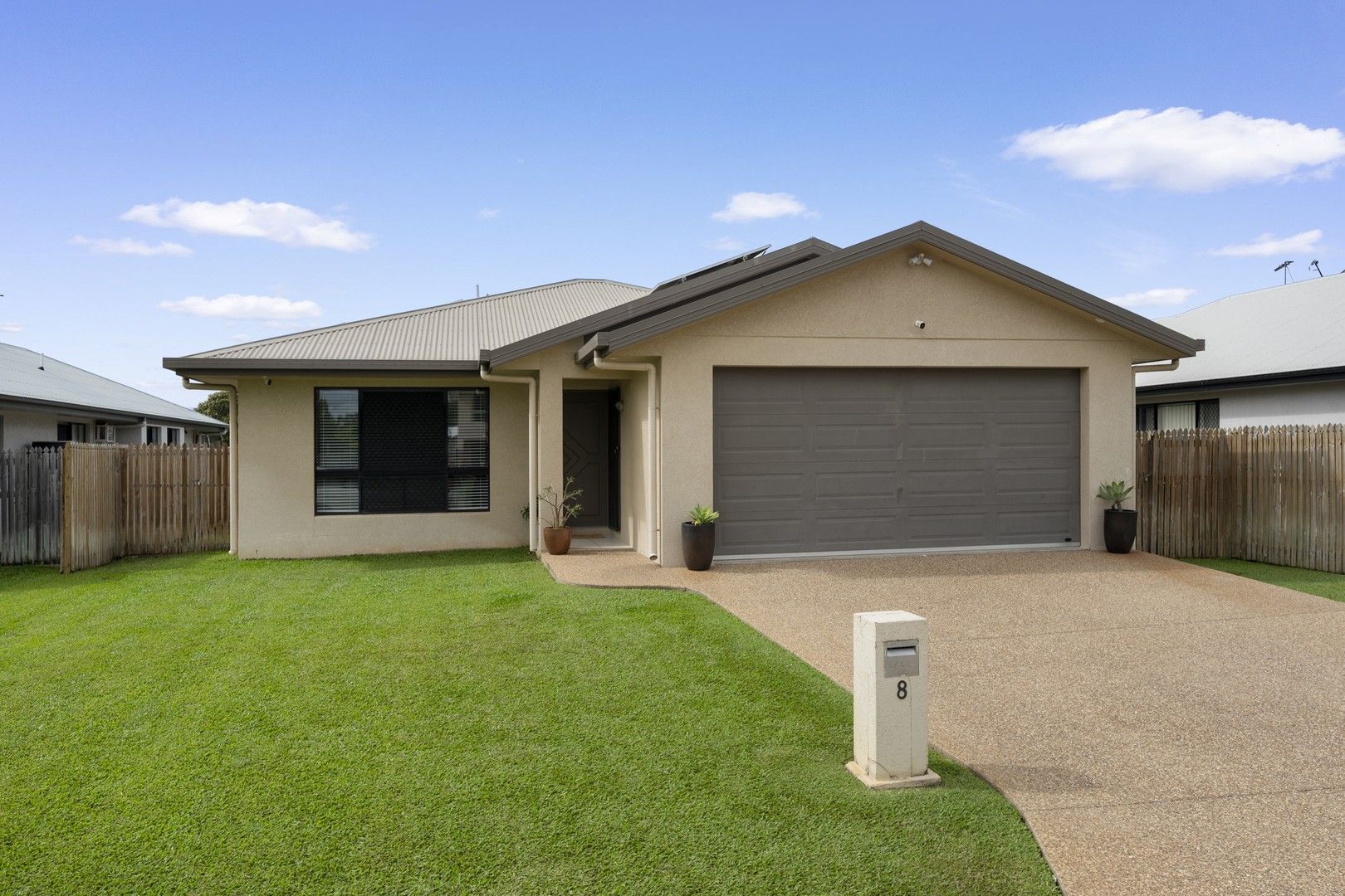 4 bedrooms House in 8 Carholm Court KIRWAN QLD, 4817