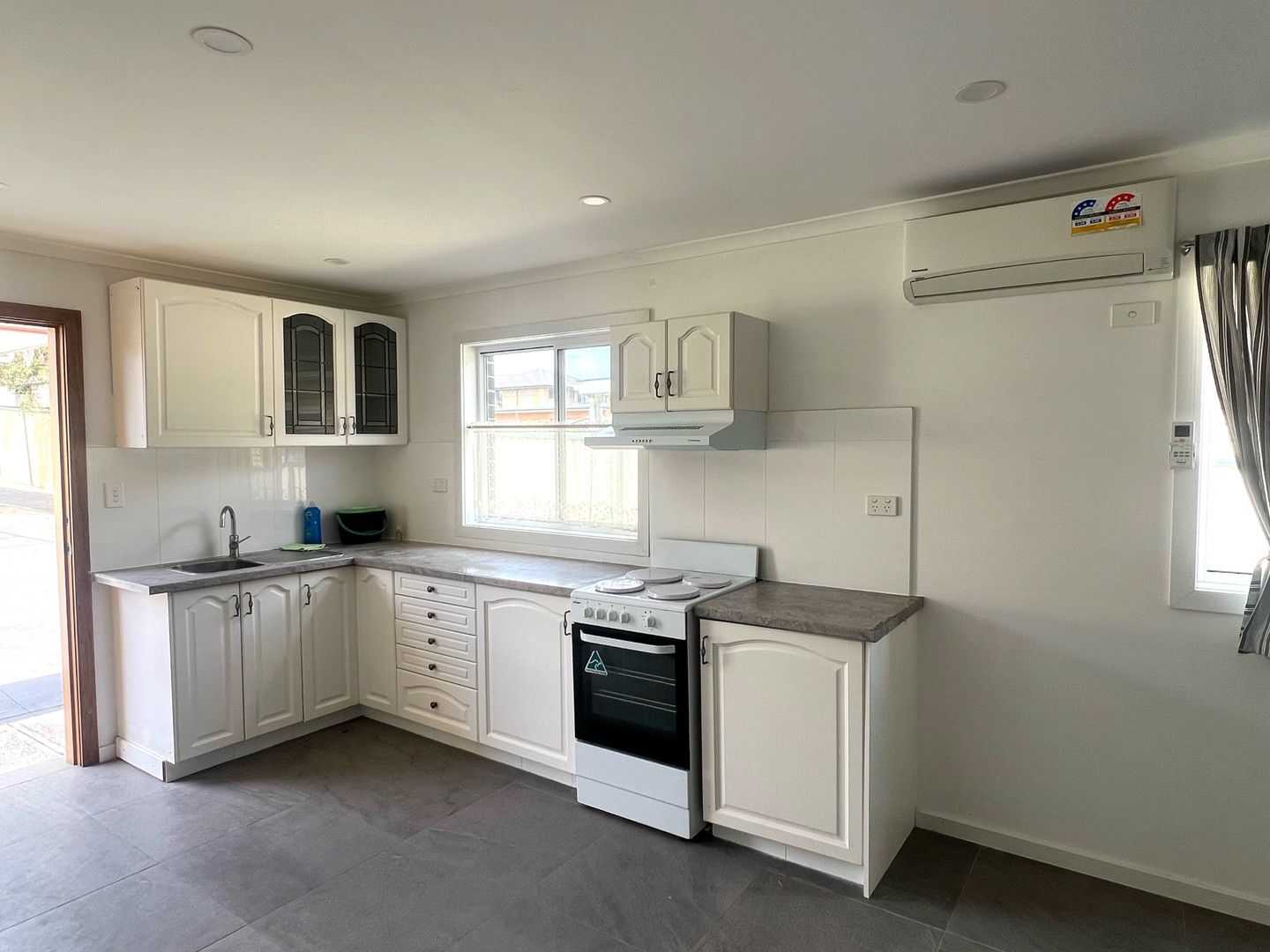 6 bedrooms House in 6 Jane Street SMITHFIELD NSW, 2164