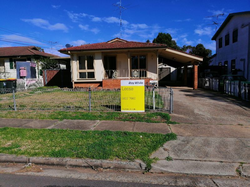 3 bedrooms House in 60 Marquesa Crescent LETHBRIDGE PARK NSW, 2770