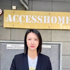 Serena Qiao, Sales representative
