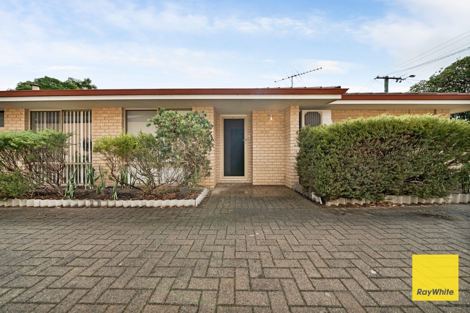 3 bedrooms House in 37A Osborne Street JOONDANNA WA, 6060