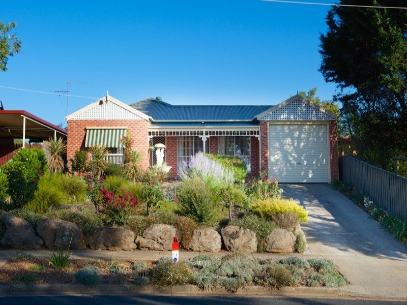 3 bedrooms House in 2 Schultz Court WODONGA VIC, 3690