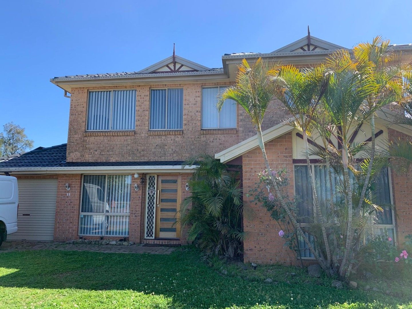 5 bedrooms House in 11 Azzopadi Avenue GLENDENNING NSW, 2761