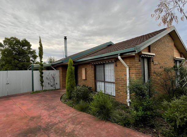 2 Evatt Court, Mill Park VIC 3082