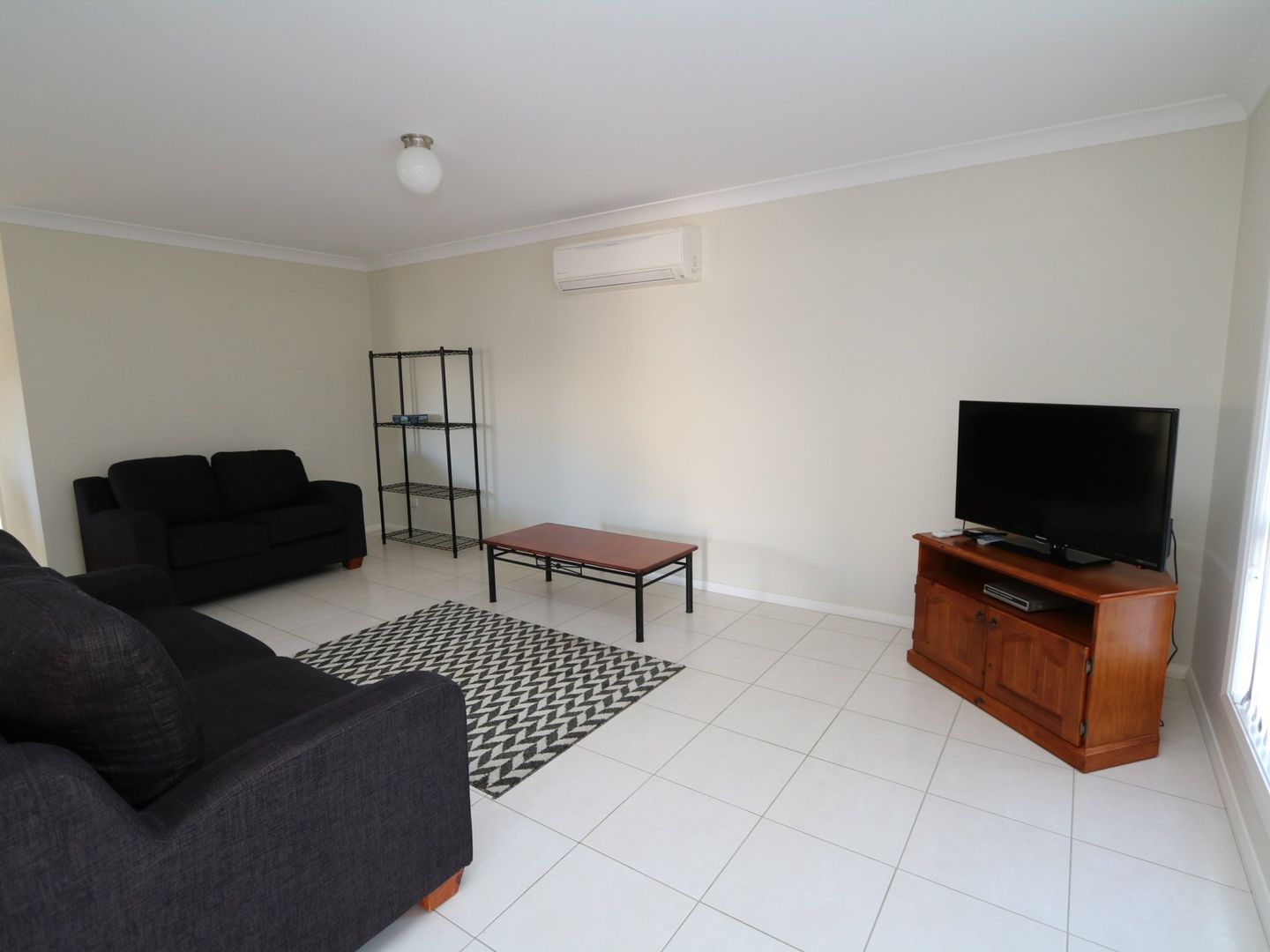 2/3 Carinya Street (FURNISHED), Glenfield Park NSW 2650, Image 1