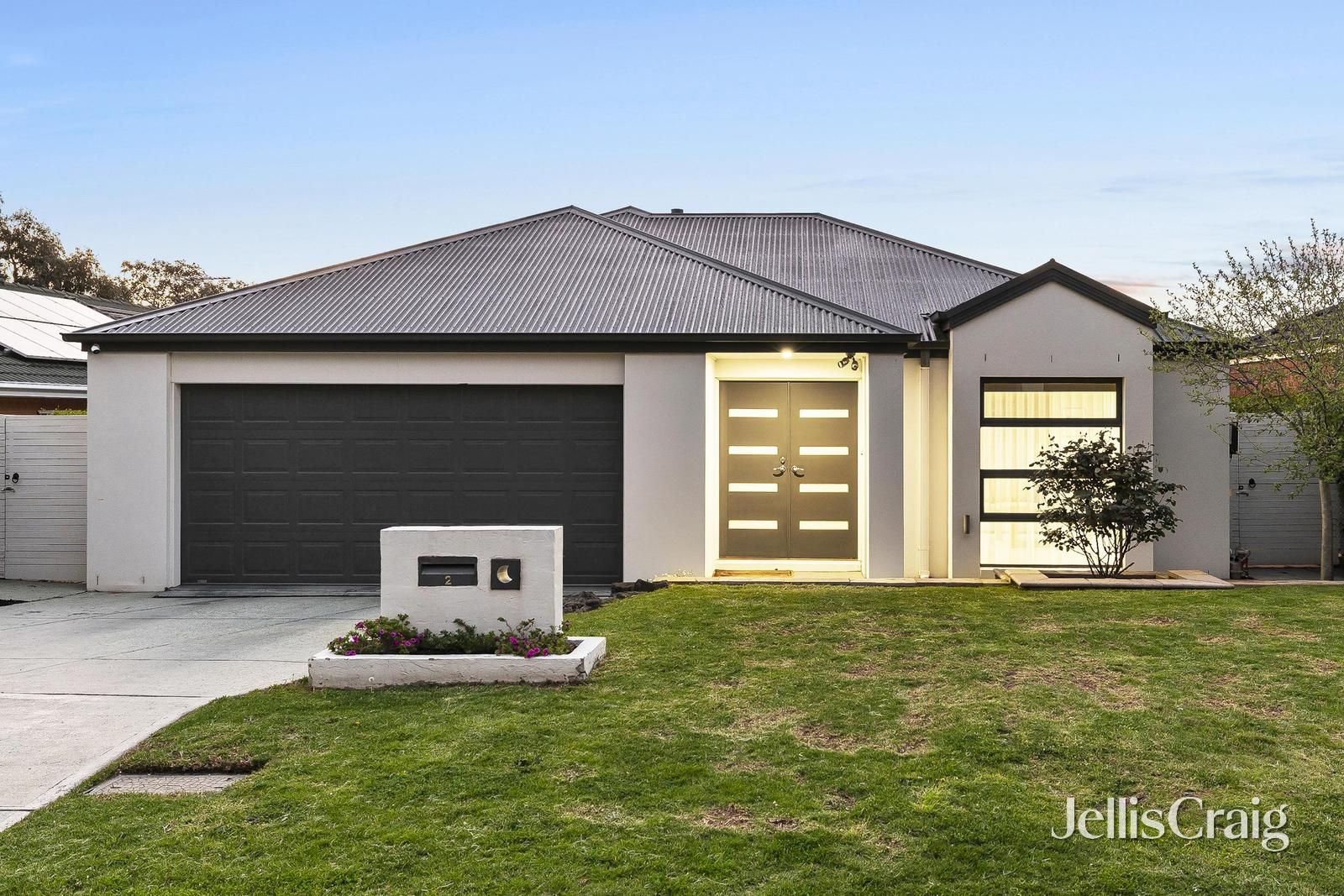 4 bedrooms House in 2 Whitsunday Court MOUNT MARTHA VIC, 3934