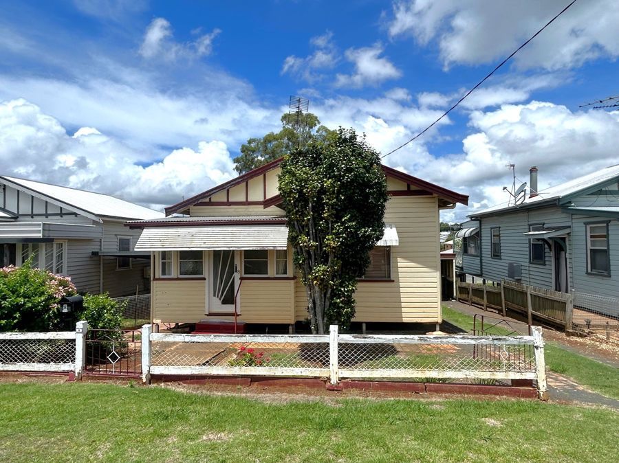 2 bedrooms House in 8 Wilmot Street SOUTH TOOWOOMBA QLD, 4350