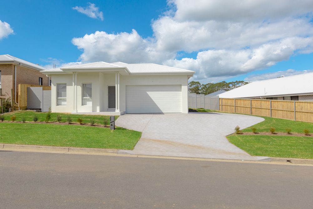 4 bedrooms House in 113 Talleyrand Circuit GRETA NSW, 2334