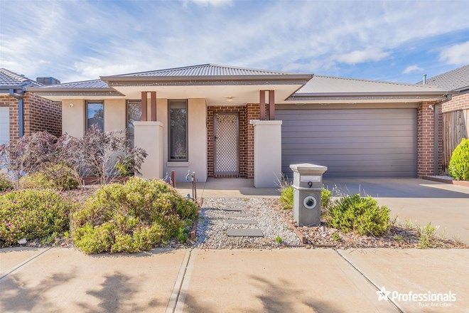 Picture of 9 Blakewater Crescent, WEIR VIEWS VIC 3338
