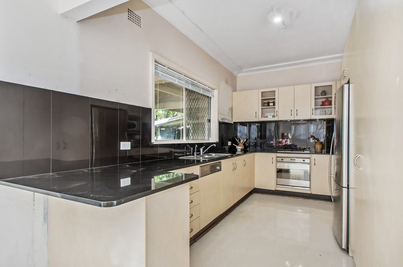 73 Toorak Avenue, Mangerton NSW 2500, Image 2