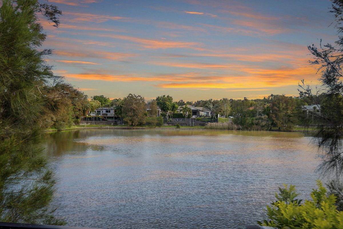 3 bedrooms House in 18 Rainbird Close BURLEIGH WATERS QLD, 4220