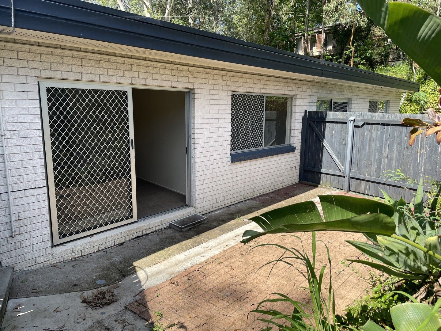 2 bedrooms Apartment / Unit / Flat in 2/1 Bardon Esplanade BARDON QLD, 4065