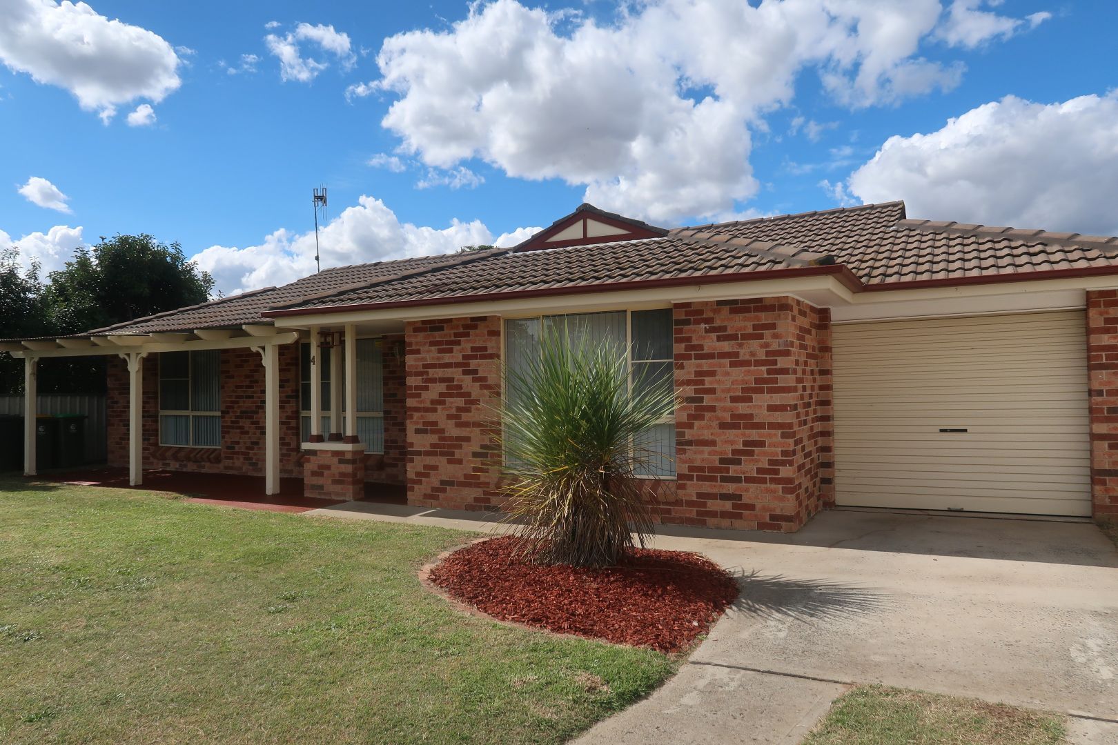 4 Murdoch Place, Kelso NSW 2795