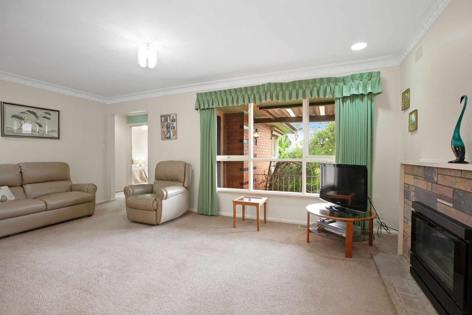 15 Leonard Crescent, Bundoora VIC 3083, Image 2