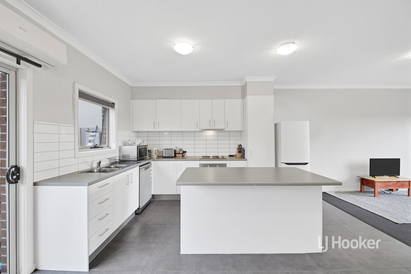 10/64 Escapade Boulevard, Craigieburn VIC 3064, Image 1