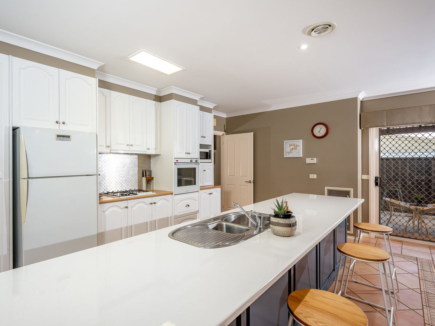 2 Polwarth Place, Shepparton VIC 3630, Image 2