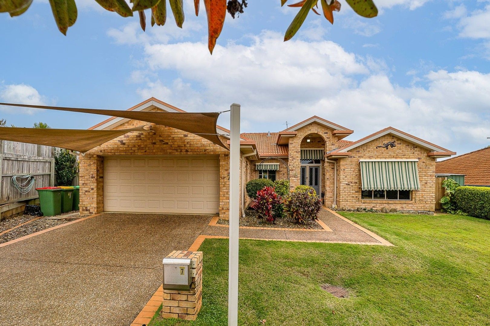 4 bedrooms House in 7 Garrett Place REDLAND BAY QLD, 4165