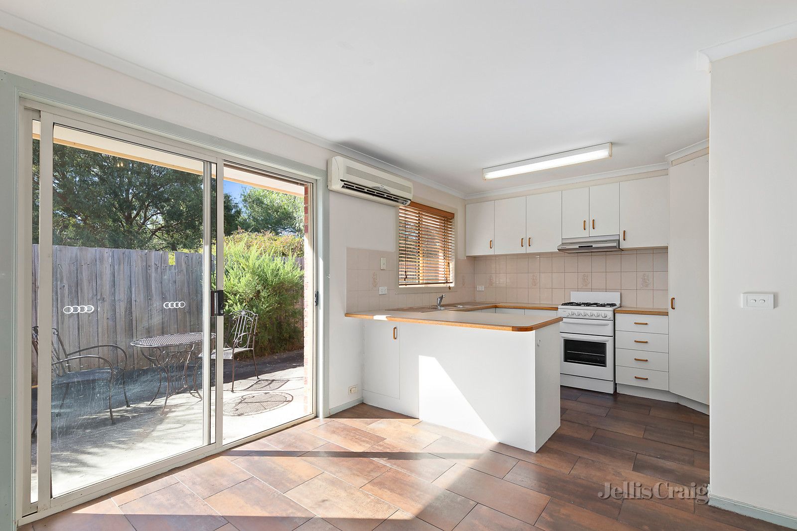 2/28 Davidson Street, Bellfield VIC 3081, Image 2