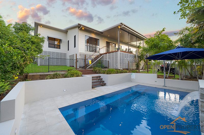 5 bedrooms House in 5 Harrier Ct BUSHLAND BEACH QLD, 4818