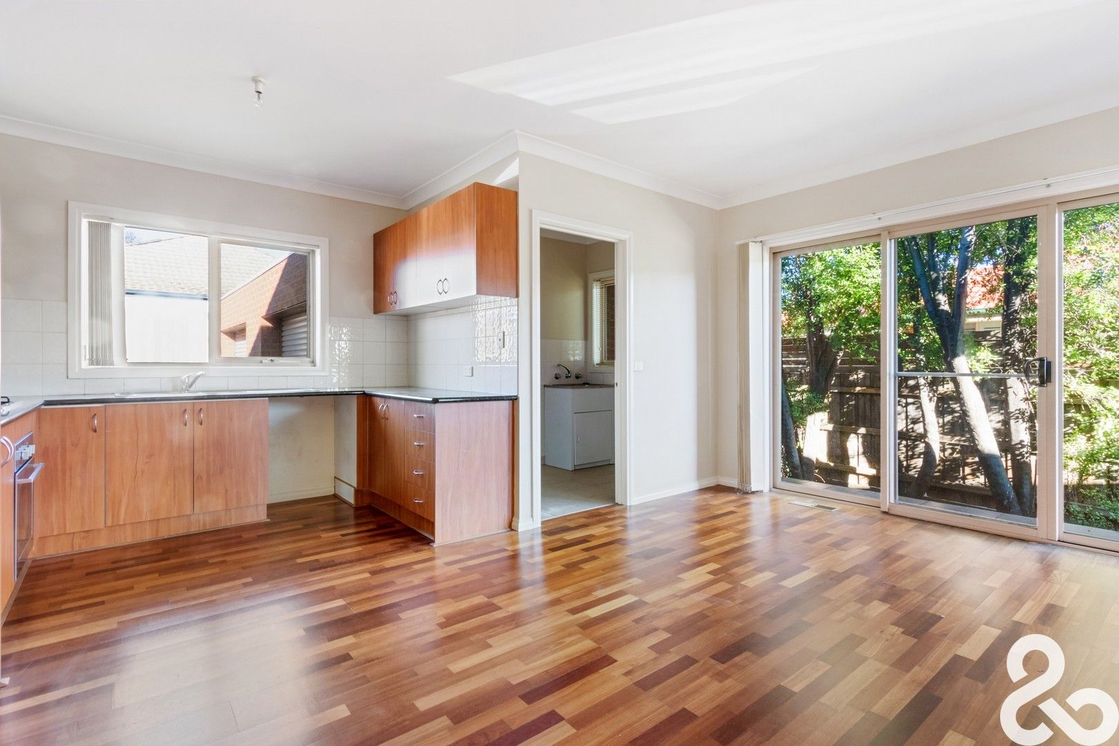 2 bedrooms Apartment / Unit / Flat in 2/2 Kenilworth Street RESERVOIR VIC, 3073